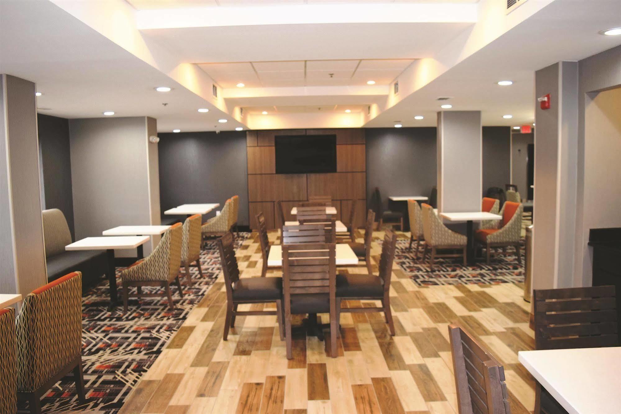 La Quinta Inn & Suites By Wyndham Dc Metro Capital Beltway Capitol Heights Eksteriør bilde